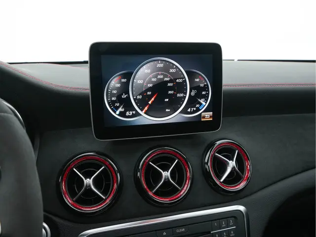 Mercedes-Benz CLA AMG 45 4MATIC Ambition 2018 Benzine 17