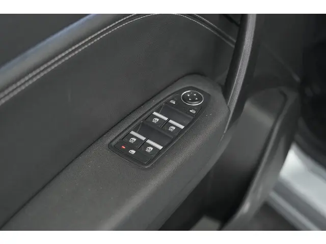 Renault Captur Mild Hybrid 140 EDC Techno 2023 Benzine 26
