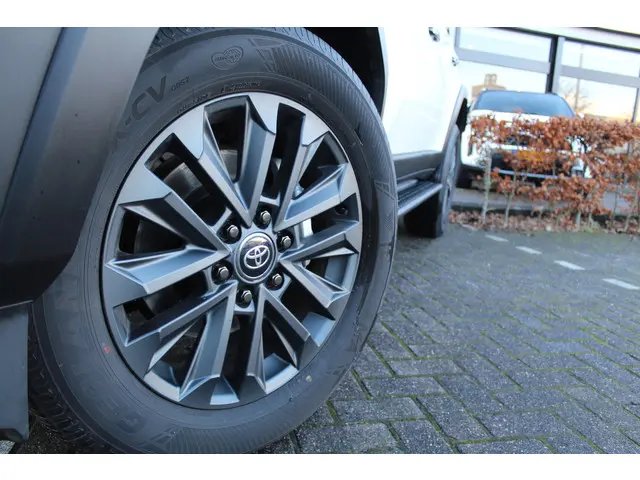 Toyota Land Cruiser 2