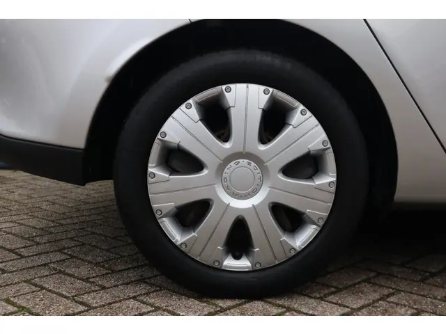 Renault Clio Estate 0.9 TCe Limited 2016 Benzine 19