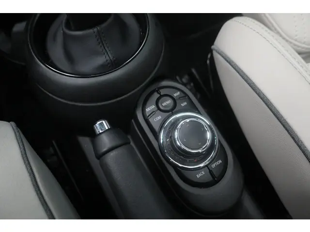 MINI 3-Deurs Cooper 2021 Benzine 22