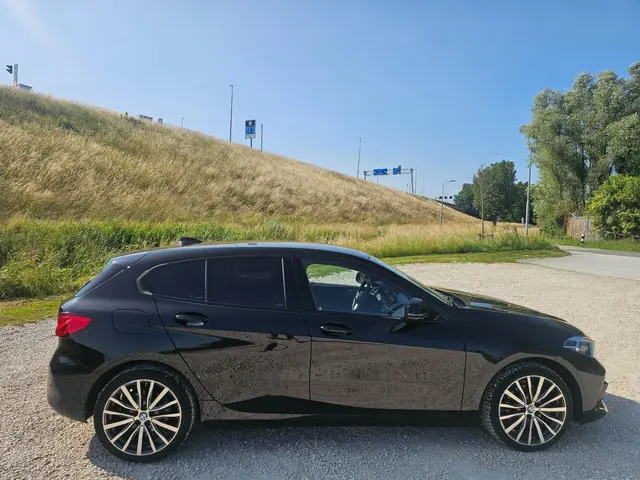 BMW 1 Serie 118i Executive Edition 2020 Benzine 4