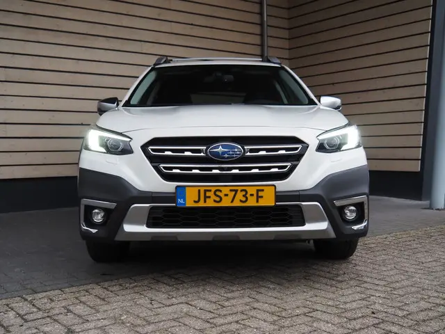 Subaru Outback 2.5i Premium AWD 2023 Benzine 3
