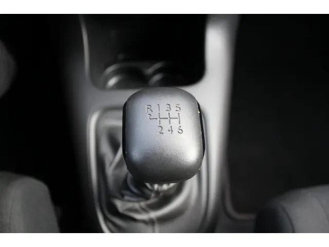 Citroën C3 1.2 PureTech C-Series 2021 Benzine 23