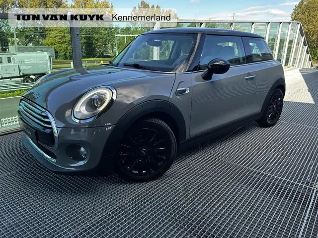 MINI Cooper Mini 1.5 First Born Edition 2014 Benzine