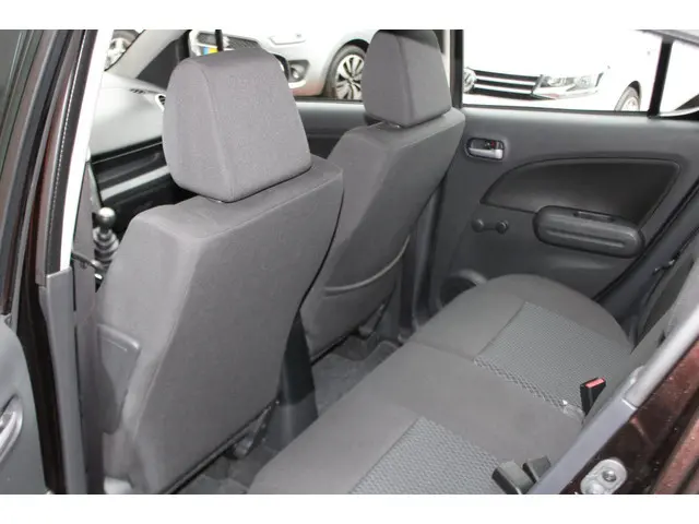 Suzuki Splash 1.0 VVT Comfort 2012 Benzine 9