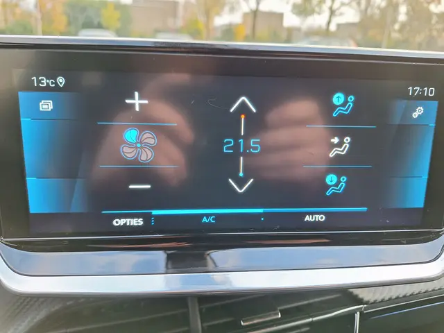 Peugeot 2008 1.2 PureTech GT 130pk TREKHAAK 2021 Benzine 12
