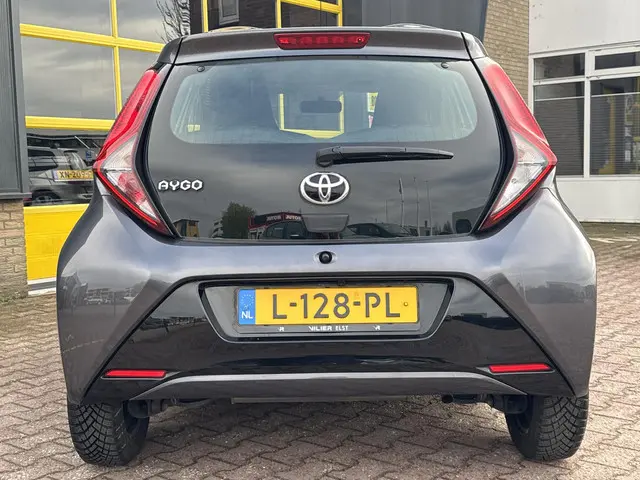 Toyota Aygo 1.0 VVT-i x-play 2021 Benzine 4