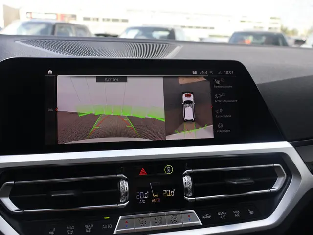 BMW 3 Serie Touring 320i Executive Edition 2020 Benzine 32
