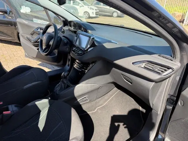 Peugeot 208 1.2 VTi Envy 2013 Benzine 8