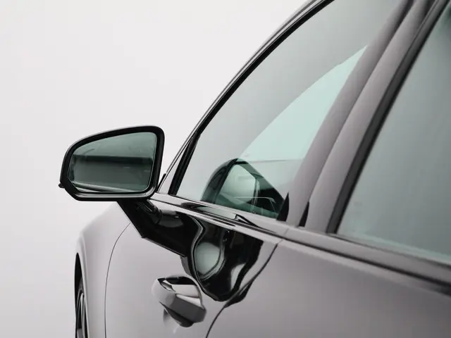 Volvo V60 2.0 B3 R-Design 2021 Benzine 24