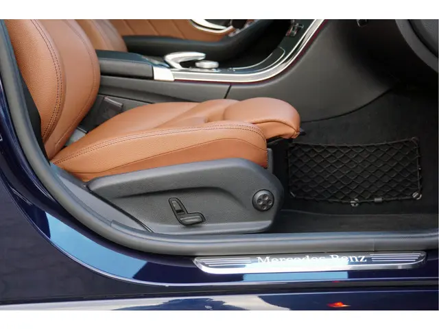 Mercedes-Benz C-Klasse C 180 AMG line 2020 Benzine 12