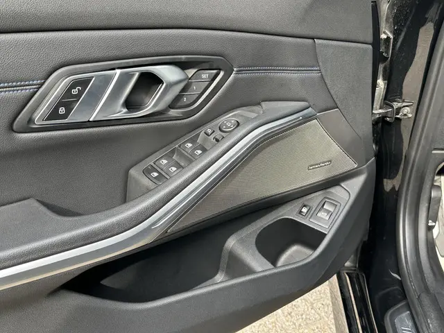 BMW 3 Serie Touring 330e M Pakket 2023 Hybride Benzine 19