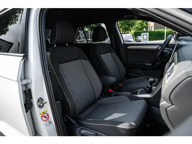 Volkswagen T-Roc 1.5 TSI Style 2023 Benzine 30