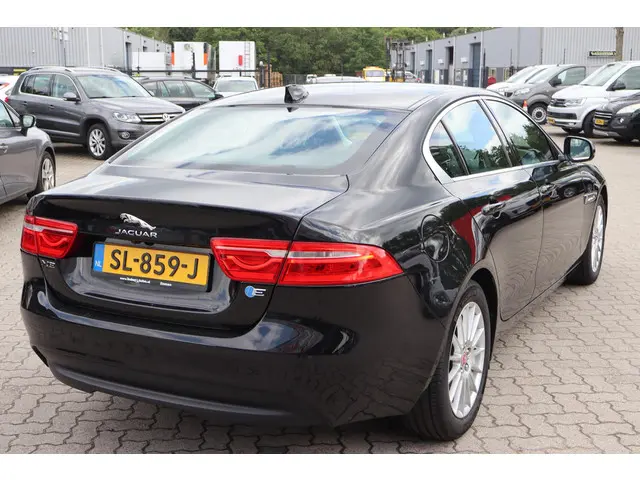 Jaguar XE 2.0 D R-Sport 2018 Diesel 6