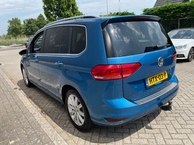 Volkswagen Touran 1.5 TSI Highline 2019 Benzine 6
