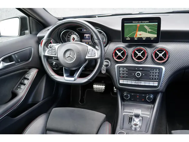 Mercedes-Benz A-Klasse AMG 45 4MATIC 2016 Benzine 31
