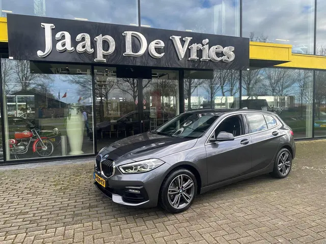 BMW 1 Serie 118i Executive Edition 2020 Benzine