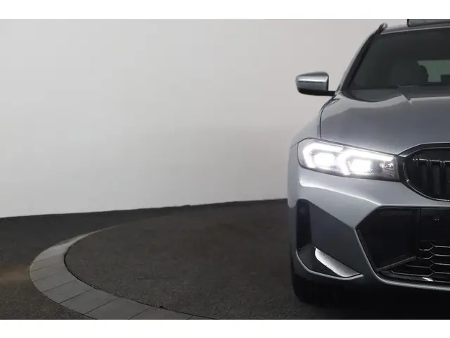 BMW 3 Serie Touring 330e 2025 Hybride Benzine 27