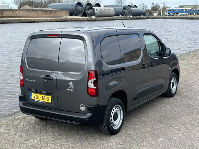Peugeot Partner bestel 1.5 BlueHDI Asphalt 2019 Diesel 19