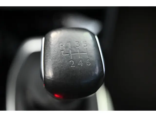 Peugeot 2008 1.2 PureTech Allure Pack 2021 Benzine 29