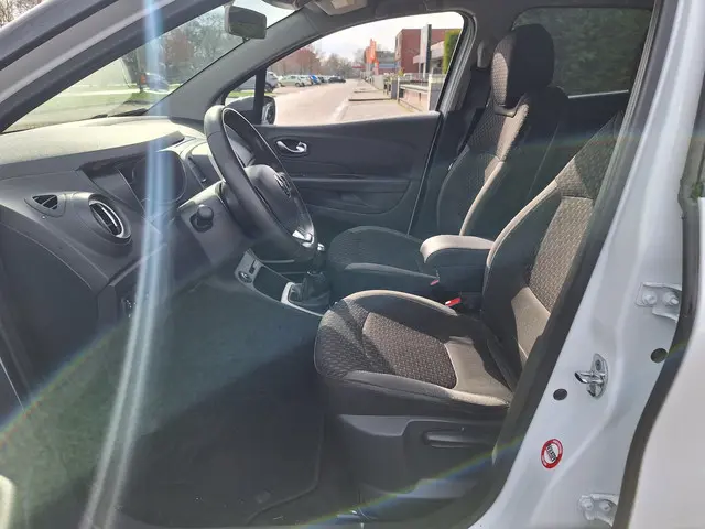 Renault Captur 0.9 TCe Zen TREKHAAK 2018 Benzine 10