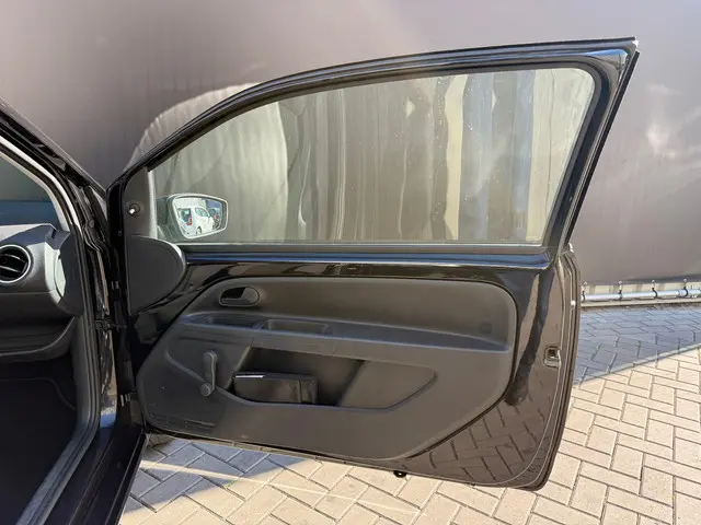 Volkswagen up! 1.0 groove up! BlueMotion 2015 Benzine 16