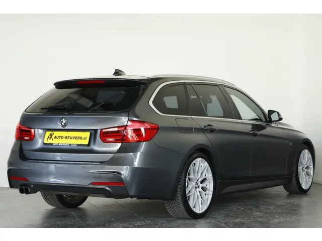 BMW 3 Serie Touring 320i M-Sport 184pk 2017 Benzine 2