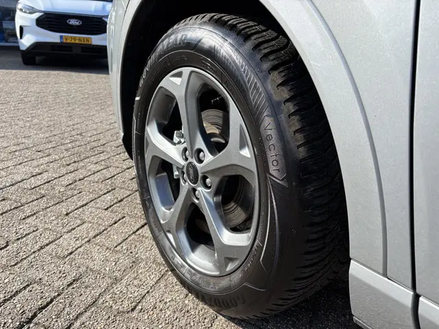 Ford Kuga 2.5 FHEV ST-Line 2025 Hybride Benzine 13