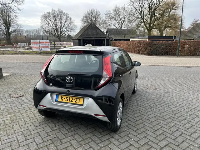 Toyota Aygo 1.0 VVT-i x-play 2021 Benzine 6