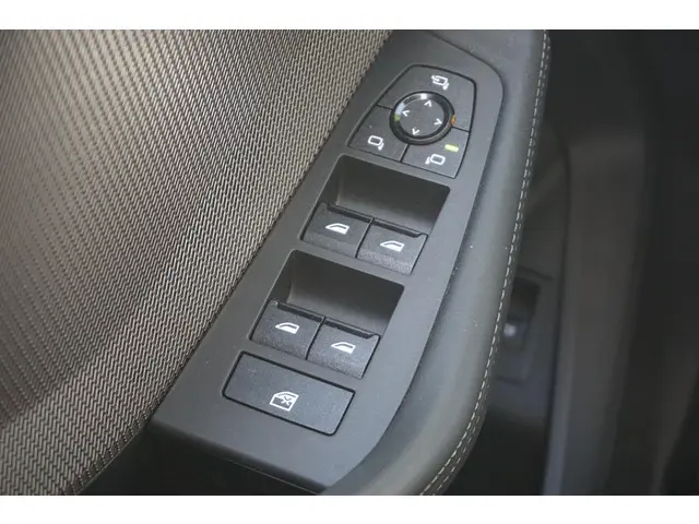 BMW 1 Serie 5-deurs 120 2025 Benzine 35