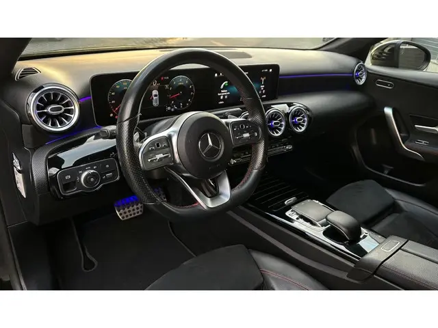 Mercedes-Benz A-Klasse 200 Bns Sol. AMG 2018 Benzine 18