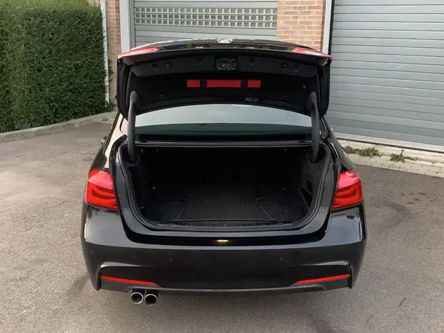 BMW 3 Serie 330e 2016 Hybride Benzine 13