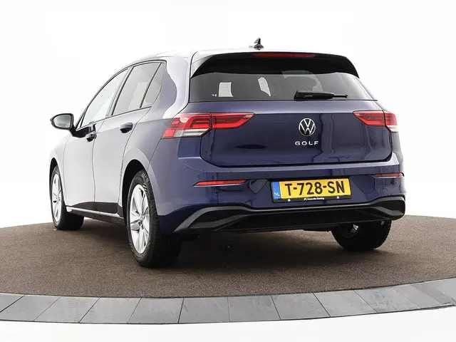 Volkswagen Golf 1.0 TSI 110pk Life 2023 Benzine 25