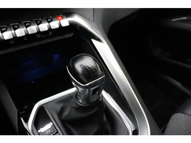 Peugeot 3008 1.2T 130pk Blue Lease Allure 2021 Benzine 26
