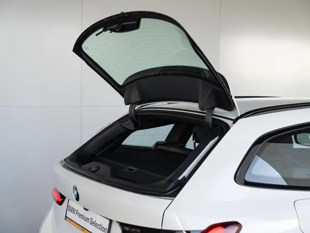 BMW 3 Serie Touring 320i 2025 Benzine 17