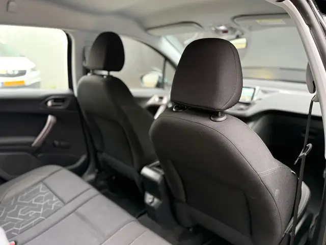 Peugeot 2008 1.2 PureTech Blue Lion 2016 Benzine 26