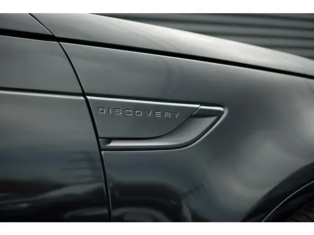 Land Rover Discovery 3.0 D250 R-Dynamic SE 2024 Diesel 27