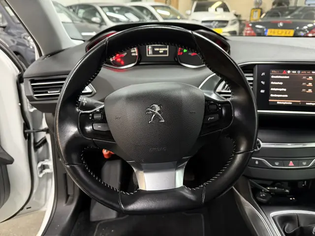 Peugeot 308 SW 1.2 PureTech Allure 2018 Benzine 12