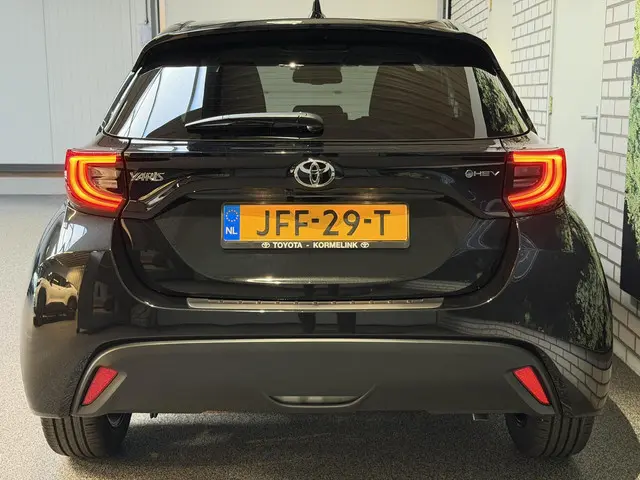 Toyota Yaris 1.5 Hybrid 115 Dynamic 2025 Hybride Benzine 4