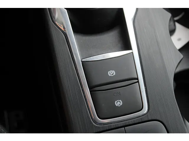 Ford Kuga 2.5 PHEV Titanium 2021 Hybride Benzine 21