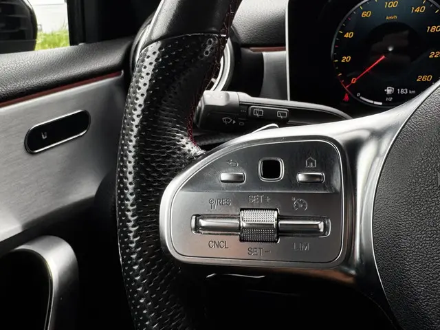 Mercedes-Benz A-Klasse 250 Premium 2019 Benzine 19