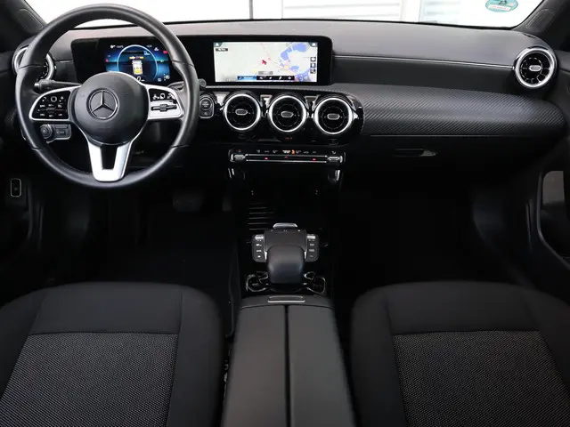 Mercedes-Benz CLA 180 Business Line 2022 Benzine 9