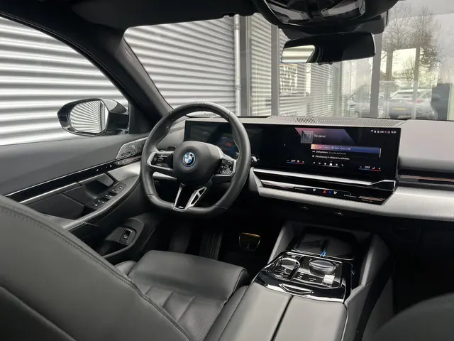 BMW 5 Serie Touring 530e xDrive 2024 Hybride Benzine 33