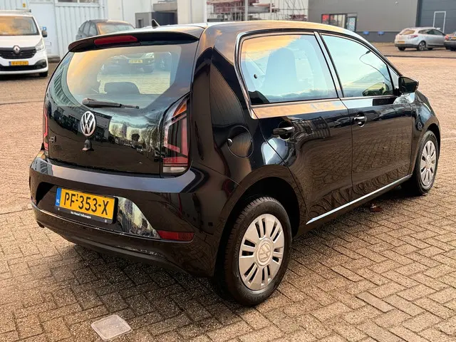 Volkswagen up! 1.0 BMT up! beats 2017 Benzine 4