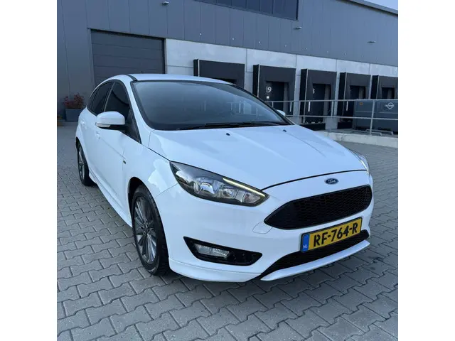 Ford Focus 1.0 ST-Line | PDC | Sport Uitvoering ! 2016 Benzine 2