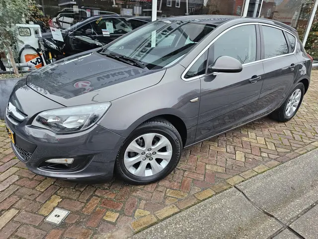 Opel Astra 1.4 Turbo Blitz,trekhaak,navi 2015 Benzine 3