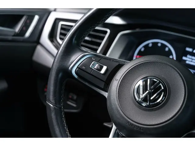 Volkswagen Polo 1.0 TSI Highline 2x R-line 2018 Benzine 12