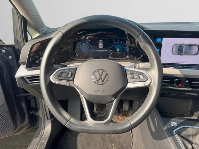 Volkswagen Golf 1.0 TSI Life 2023 Benzine 12