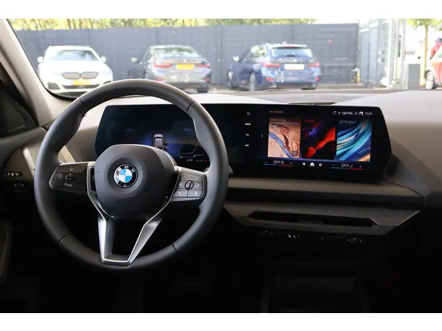 BMW 1 Serie 120 M Sport Design Edition 2025 Benzine 10